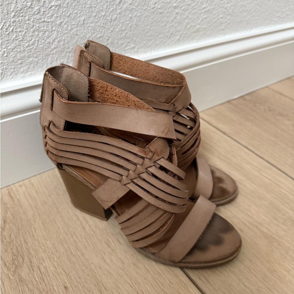 Stylish Tan Strappy Women's Heels